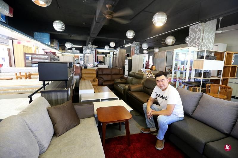 有志投入新兴电子商务的潘信羱,却选择从传统邻里家具店出发,逐步采取