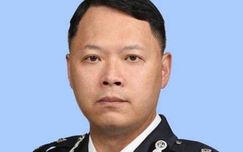 即时 中国香港警方国家安全处处长蔡展鹏涉光顾无照按摩店,警方下令其