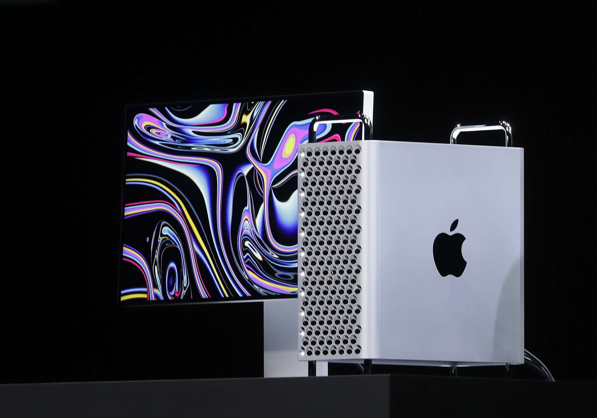 (美联社)美国苹果公司周一(23日)宣布,将把新款mac pro桌面电脑的生产