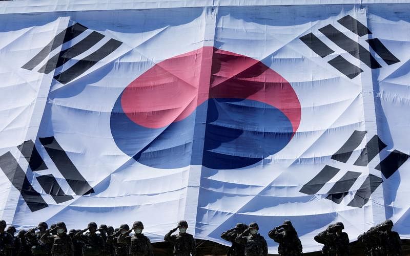 韩国与马来西亚一起当选网络安全专家工作组共同主席国，任期至2024年。图为巨大韩国国旗。（路透社档案照） 