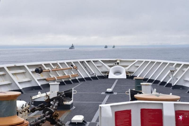 美国国防部网站9月13日公布，美国海岸警卫队巡逻舰伯特索夫号8月30日拍摄到三艘中国军舰出现在阿留申群岛附近的美国专属经济海域的照片。（互联网）