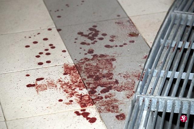劫案现场血迹斑斑.(王彦燕/摄)