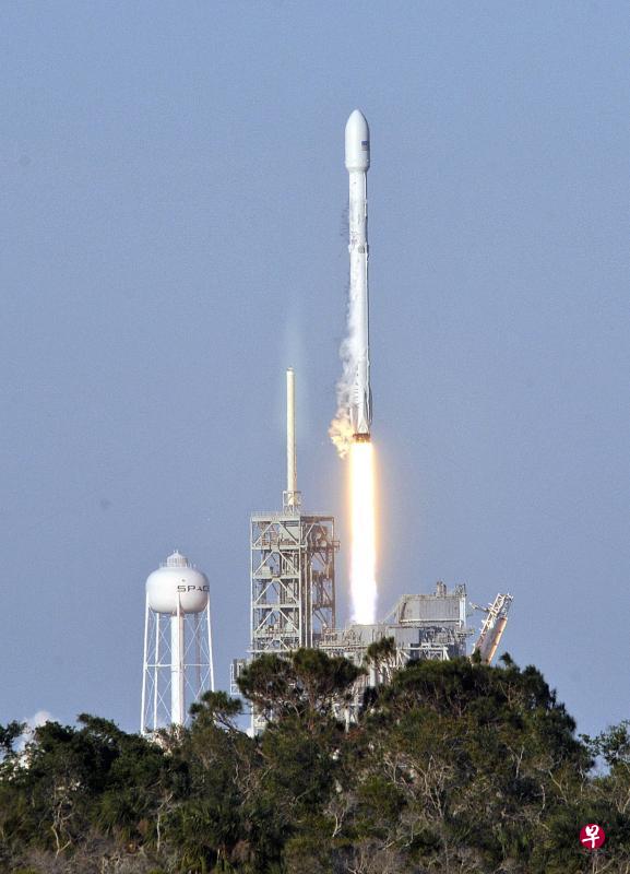 的猎鹰9火箭于3月30日在佛罗里达州肯尼迪航天中心39a发射台升空