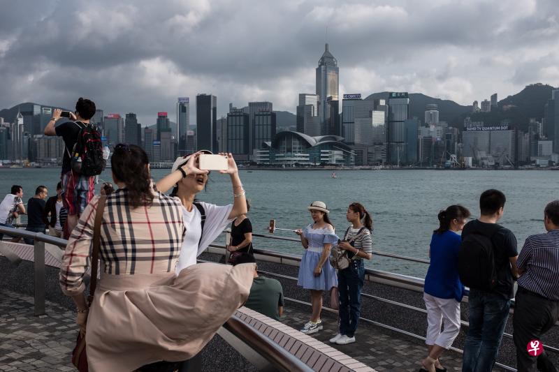 蘇錦梁說,香港旅遊業要有平穩及健康的發展,不應只追求旅客人數增加.