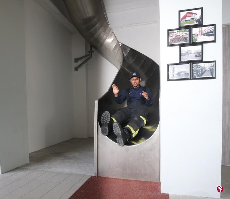新启用的裕廊消防局设置的滑梯,可确保消防员安全和迅速出动.