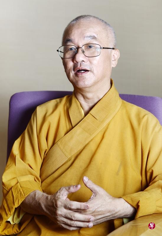 新加坡佛教总会会长释广品法师的证词说,僧人必须让寺院,信众知道他有