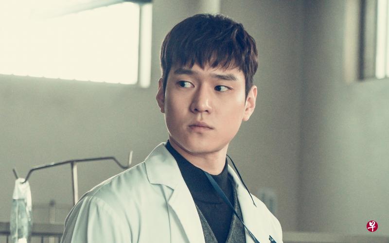 《cross:神的礼物》高庚杓演亦正亦邪的医生角色.(星和提供)