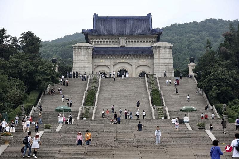 南京中山陵陵寝今天起试实行游客预约参观