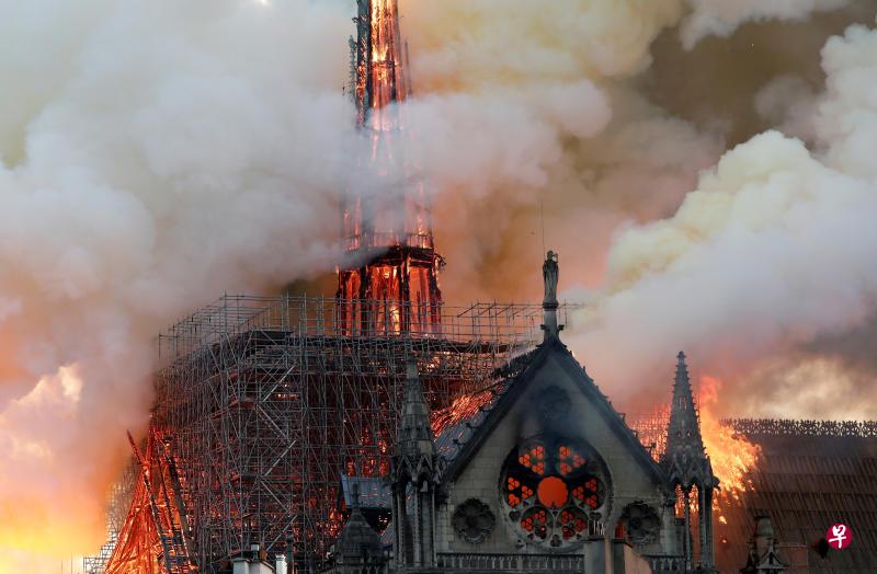 巴黎圣母院是谁烧的图片