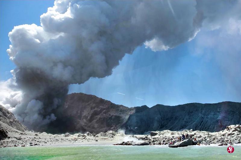 新西兰怀特岛火山喷发 至少5游客死20伤 警方:失踪者料无幸存