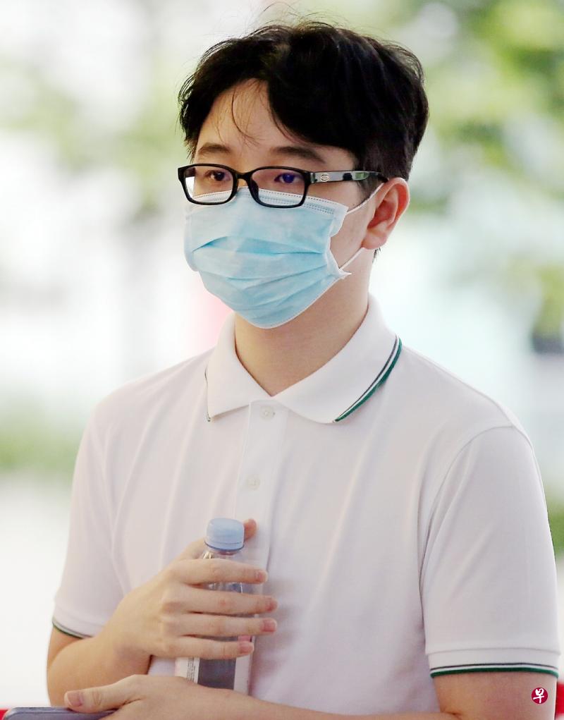 黄家胜昨天被判进入青年改造所,今年11月20日才开始服刑.(海峡时报)