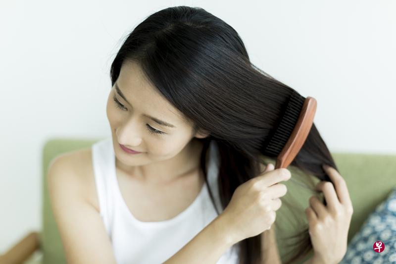 想要发质好 学梳头!