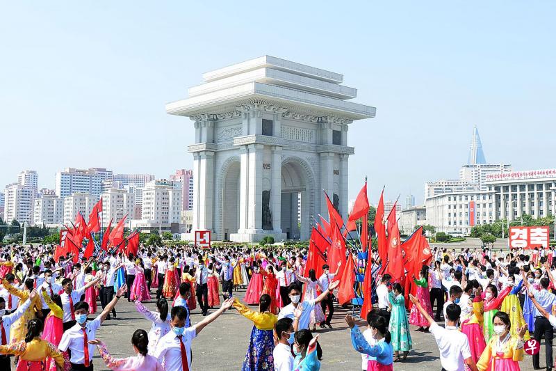 平壤凯旋门是朝鲜平壤市区22处重新对外国人开放的设施之一.(法新社)