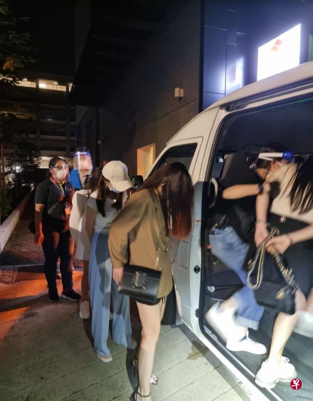警方突击公共娱乐场所与按摩院 45人受调查 四陪酒女被捕