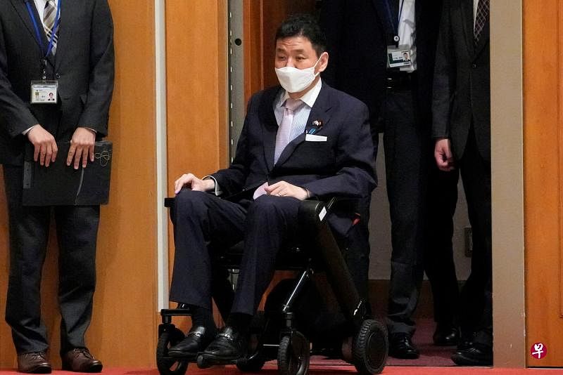 63岁的岸信夫是日本前首相安倍晋三的胞弟，自2020年9月起担任日本防长至今。（路透社） 
