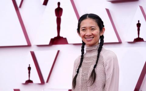 即时 中国华裔导演赵婷凭《游牧人生》(nomadland)夺下第93届奥斯卡